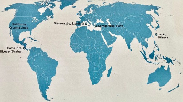 A kutatásukban szereplő Kék Zóna helyszínek az alábbiak voltak: - Szardínia Barbagia régiója (Olaszország): Meredek hegycsúcsok, összetartó család, erős asszonyok, földrajzi izoláltság és egy genetikai örökség, amik hozzájárulnak a szép korhoz. Érdekesség, hogy itt a legmagasabb a férfi centenáriók aránya. - Ikaria (Görögország): Ezen a kis szigeten a történelem folyamán folyamatos idegeneknek való kitettség eredményezett összetartó lakosságot. - Okinava (Japán): Az erős spiritualitás és az édesburgonya szolgálják az egészséget. A világon itt élnek a leghosszabb ideig a nők. - Nicoya-félsziget (Costa Rica): A Karibi Kék Zónában a babnak, a pozitív életszemléletnek tulajdonítanak kiemelt szerepet. - Loma Linda, Dél-Kalifornia (USA): Az itt élő hetednapi adventisták közössége adja az amerikai Kék Zóna központját. Tíz évvel élnek tovább, mint az átlag amerikaiak, amit a vegetáriánus étrend és a rendszeres mozgás számlájára írhatunk. Ezen felül nem dohányoznak és nem isznak alkoholt.